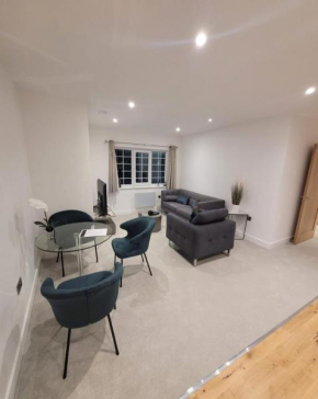 Spacious Modern 2 Bed Flat In Strood Rochester